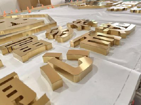 罗城拉丝不锈钢字的特点。